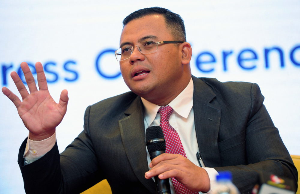 Selangor MB Datuk Seri Amirudin Shari speaks to the media after launching the Selangor Freelance Initiative in Klang, October 28, 2021. u00e2u20acu201d Bernama pic 