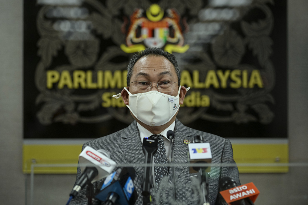 Deputy Human Resource Minister Datuk Awang Hashim speaking to the media at Parliament Building, October 11, 2021. u00e2u20acu201d Bernama picn