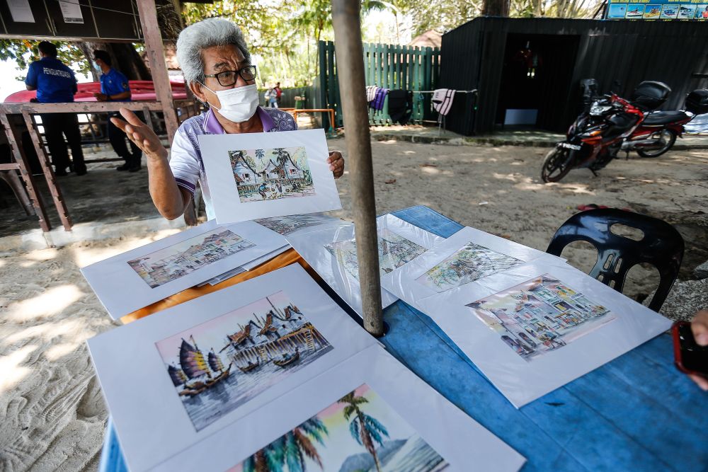 Night market trader Remy Teo speaks to Malay Mail during an interview in Batu Feringghi October 11, 2021. — Picture by Sayuti Zainudin
