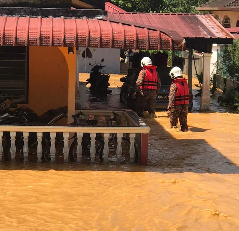 Flash floods occurred in Jalan Besar, Kampung Poh Tambahan in Bidor, believed to be due to a burst culvert at a nearby mine October 23, 2021. u00e2u20acu201d Picture via Twitter/Bernama