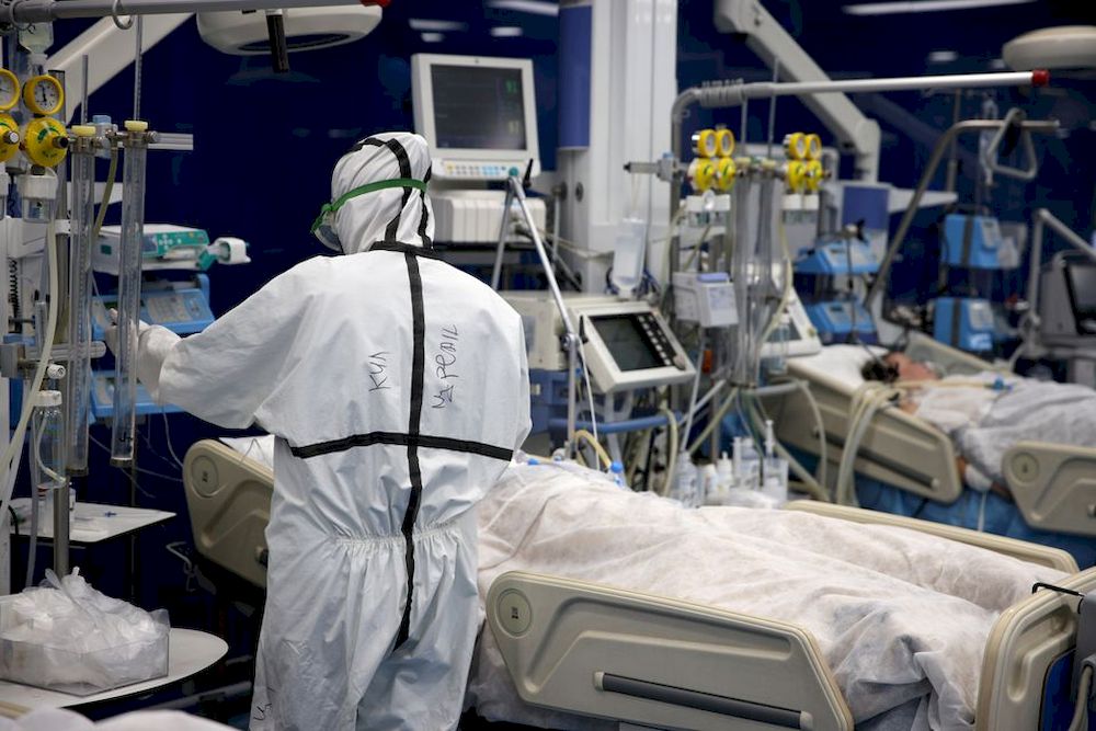 A medic tends to coronavirus disease (Covid-19) patients at the intensive care unit (ICU) of Pirogov hospital in Sofia, Bulgaria, October 15, 2021. u00e2u20acu201d Reuters pic