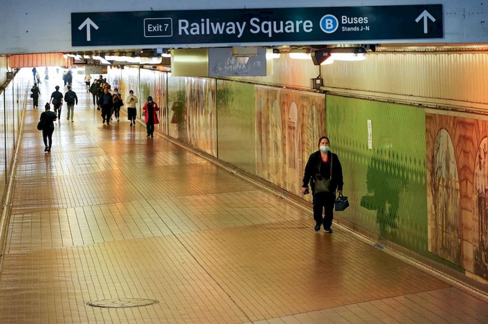 People wearing protective face masks pass through a transit station in the city centre during a lockdown to curb the spread of a coronavirus disease (Covid-19) in Sydney, Australia, September 30, 2021. u00e2u20acu201d Reuters pic