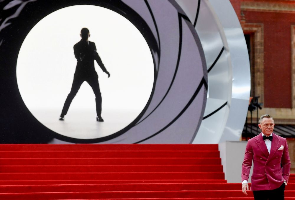 Cast member Daniel Craig poses as he arrives at the world premiere of the new James Bond film ‘No Time To Die’ at the Royal Albert Hall in London September 28, 2021. — Reuters pic