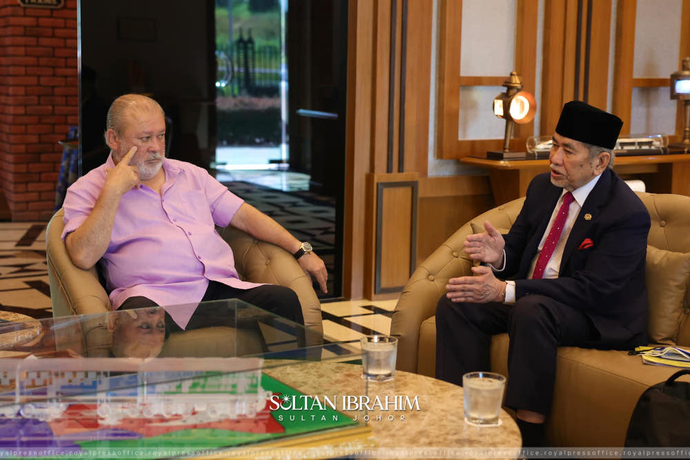 Sultan Ibrahim Sultan Iskandar is seen with Minister in the Prime Ministeru00e2u20acu2122s Department (Parliament and Law) Datuk Seri Dr Wan Junaidi Tuanku Jaafar at Istana Pasir Pelangi October 21, 2021. u00e2u20acu201d Picture via Facebook/Sultan Ibrahim Sultan Iskandar