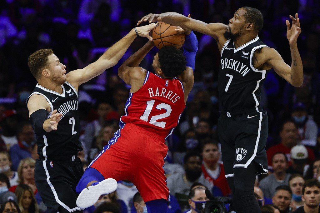 File picture shows Blake Griffin #2 and Kevin Durant #7 of the Brooklyn Nets blocking Tobias Harris #12 of the Philadelphia 76ers during the first quarter at Wells Fargo Center on October 22, 2021 in Philadelphia, Pennsylvania. u00e2u20acu201d Getty Images via AFP