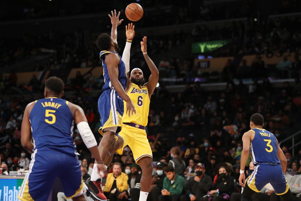 Los Angeles Lakers forward LeBron James (6) shoots the ball against Golden State Warriors forward Andrew Wiggins (22) during the third quarter at Staples Centre, Los Angeles October 12, 2021. u00e2u20acu2022 Reuters pic