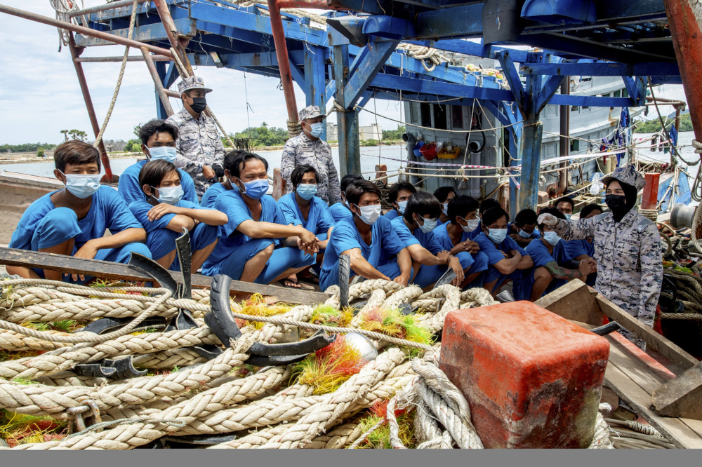 Kelantan MMEA deputy director Maritime Commander Khairun Dalilah Baharin with the detained Vietnamese fishermen at the Kelantan MMEA jetty in Tok Bali, October 1, 2021. u00e2u20acu201d Bernama pic 