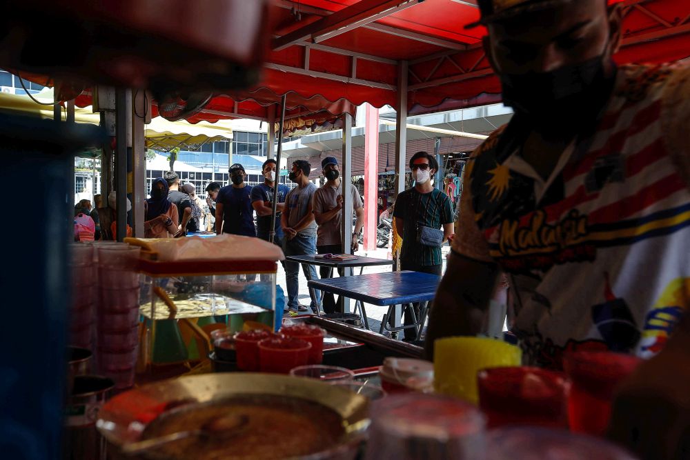 Tourists throng a stall selling Window Sherbet (Ais Tingkap) in George Town October 15, 2021. u00e2u20acu2022 Picture by Sayuti Zainudin