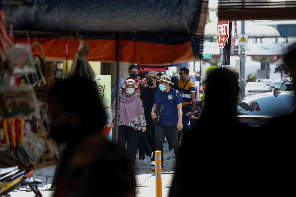 Local tourists wearing masks are pictured in George Town October 15, 2021. u00e2u20acu2022 Picture by Sayuti Zainudin