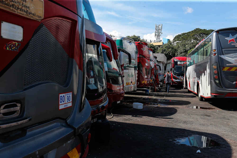 Express buses pictured parked near the Sungai Nibong Bus Terminal at Sungai Nibong, October 28, 2021. u00e2u20acu201d Picture by Sayuti Zainudin