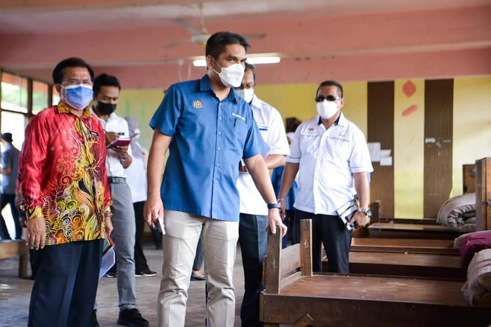 Razdi (front right) checks on the condition of Sekolah Menengah Kebangsaan Engkilili. u00e2u20acu201d Picture via Facebook pic