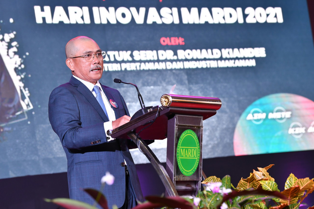 Agriculture and Food Industries Minister Datuk Seri Ronald Kiandee speaks at Mardiu00e2u20acu2122s Innovation Day 2021 in Serdang, October 12, 2021. u00e2u20acu201d Bernama pic 