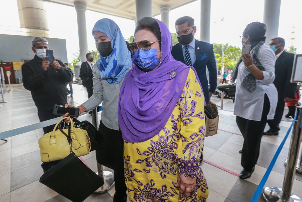 Datin Seri Rosmah Mansor arrives at the Kuala Lumpur High Court October 21, 2021. u00e2u20acu201d Picture by Shafwan Zaidon