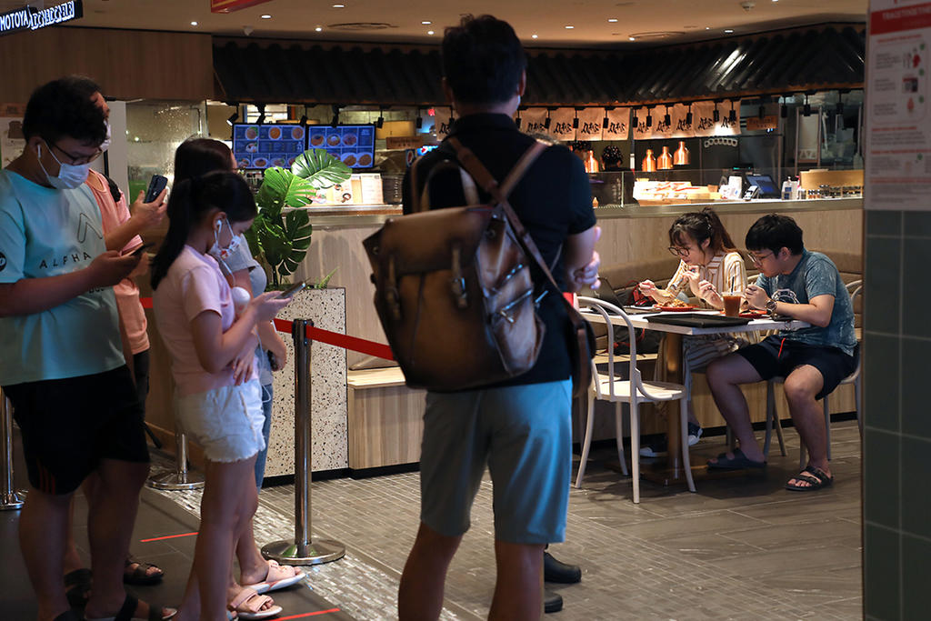 Diners at a restaurant in Ion Orchard mall in August 2021. u00e2u20acu201d TODAY pic