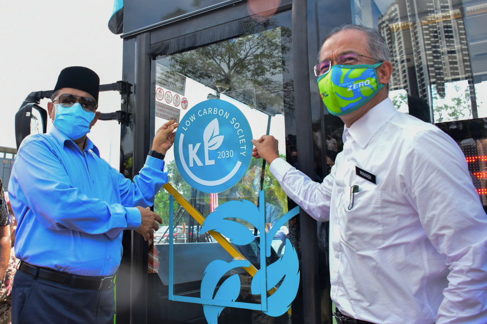 Federal Territories Minister Datuk Seri Shahidan Kassim with KL Mayor Datuk Seri Mahadi Che Ngah at the launch of the electric bus and new routes for the GoKL free bus service in Kuala Lumpur, October 28, 2021. u00e2u20acu201d Bernama pic 