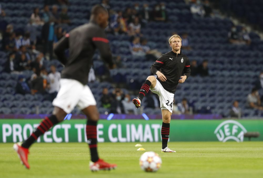 AC Milan's Simon Kjaer during the warm up before the match against Porto at Estadio do Dragao, Porto October 19, 2021. u00e2u20acu2022 Reuters pic