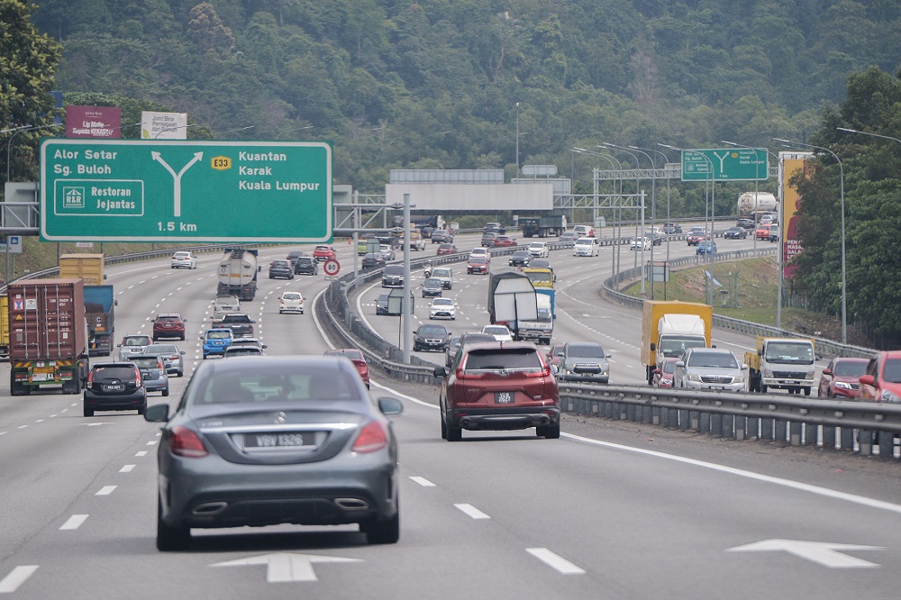 A general view of traffic at the North-South Highway October 16, 2021. u00e2u20acu201d Picture by Miera Zulyana