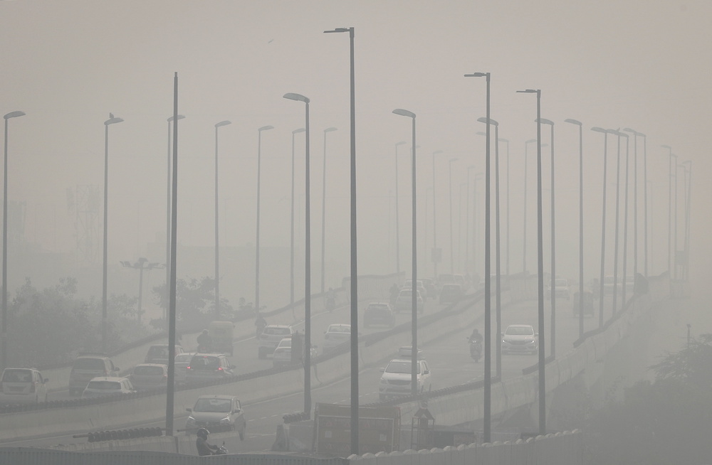Traffic moves on a flyover on a smoggy morning in New Delhi, India November 4, 2021. u00e2u20acu201d Reuters pic