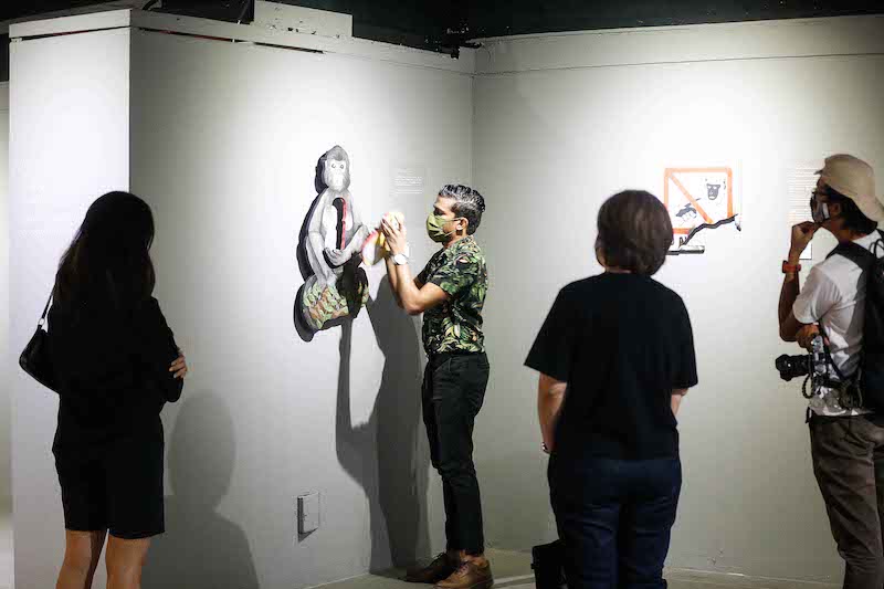 Exhibition curator Ivan Gabriel giving visitors a tour on the Langur Exhibition at Penang State Art Gallery, Dewan Sri Pinang, November 8, 2021. — Picture by Sayuti Zainudin