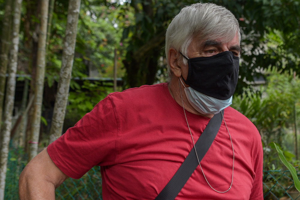 Geoff Millichamp, who has lived on Jalan Senangin for 20 years, would lose his lawn to the construction of a fence by TNB. — Picture by Miera Zulyana 