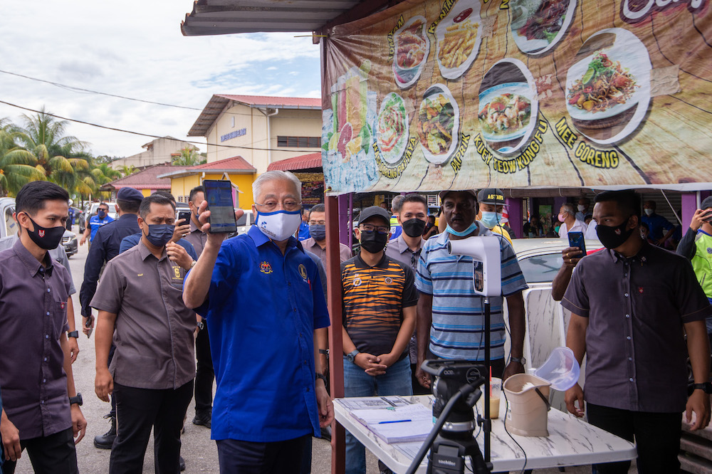 Prime Minister, Datuk Seri Ismail Sabri at BNu00e2u20acu2122s meet-and-greet session at Medan Selera Selandar in Selandar, November 14, 2021. u00e2u20acu201d Picture by Shafwan Zaidon