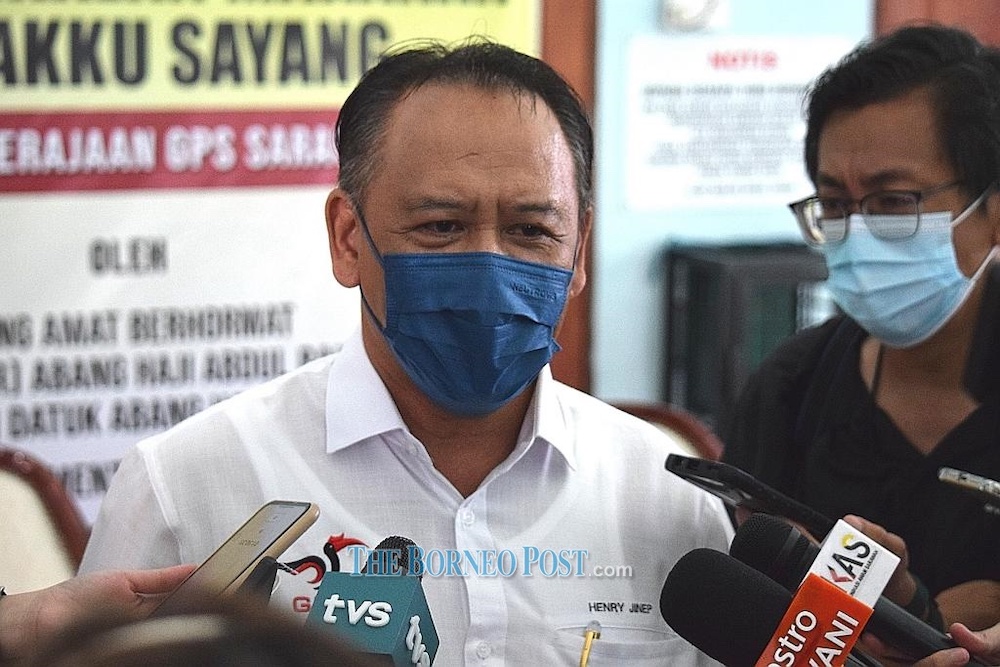 Henry speaking to reporters. u00e2u20acu201d Picture by Roystein Emmor via Borneo Post