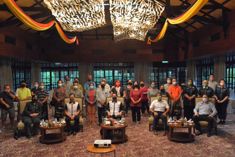 Dennis (seated, centre) joins (from left) Sharzede, Hii, Capt Nasaruddin and Wolff in a photo-call with the Mulu-based homestays operators and travel guides at Mulu Marriot Resort and Spa. u00e2u20acu201d Borneo Post pic