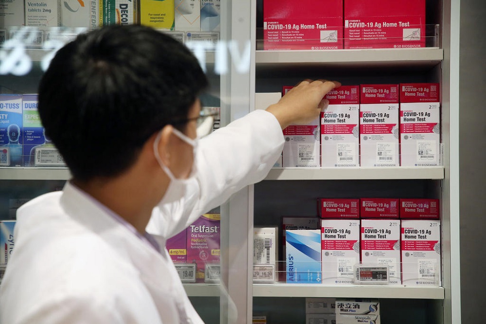 There are nine Covid-19 antigen rapid test kits in Singapore that are approved by the Health Sciences Authority. u00e2u20acu201d TODAY pic