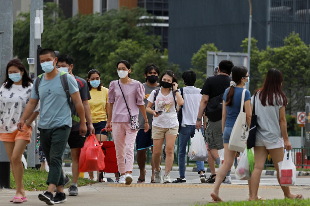  Singaporeu00e2u20acu2122s Ministry of Health said that the fall in cases was likely due to fewer swabs being done over the Deepavali public holiday on Thusrday at clinics and polyclinics. u00e2u20acu201d TODAY pic