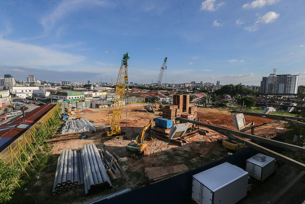 A general view of the construction site at Sea Park in Petaling Jaya October 31, 2021. u00e2u20acu201d Picture by Yusof Mat Isa  