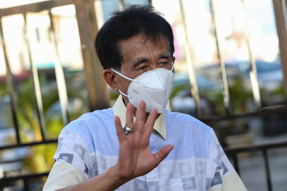 President of Section 21 Sea Park Gan Keng speaks to Malay Mail during an interview in Petaling Jaya October 31, 2021. — Picture by Yusof Mat Isa  