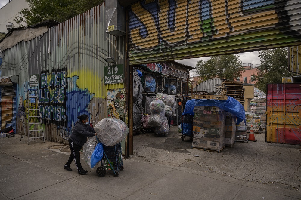 There are about 10,000 u00e2u20acu02dccannersu00e2u20acu2122 in New York, mostly older migrants from Latin America and China who scrape a living sorting and recycling plastics and aluminium. u00e2u20acu201d AFP pic