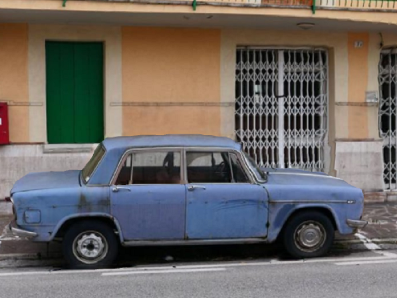 The Lancia Fulvia 1962 that has been left outside a news stand in Italy since 1974. u00e2u20acu201d Picture via Facebook/ Lu00e2u20acu2122ANTICO GARAGE club auto e moto du00e2u20acu2122epoca