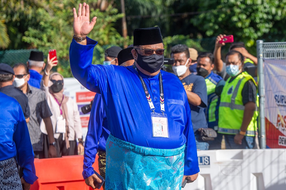 Barisan Nasional’s Tanjung Bidara candidate Datuk Ab Rauf Yusoh (centre) and BN supporters arrive at the nomination centre at Tanjung Bidara, Melaka November 8, 2021. 
