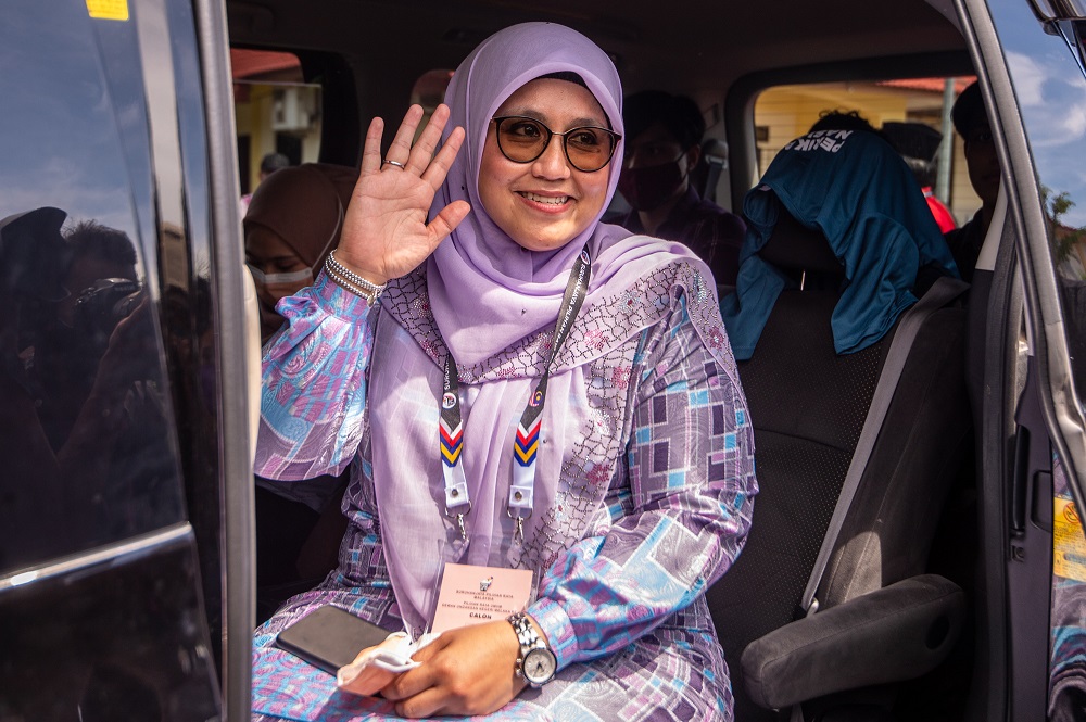Perikatan Nasionalu00e2u20acu2122s Tanjung Bidara candidate Datuk Mas Ermieyati Samsudin (centre) leaves the Dewan Kompleks Japerun nomination centre in Tanjung Bidara, Melaka November 8, 2021. u00e2u20acu201d Picture by Shafwan Zaidon