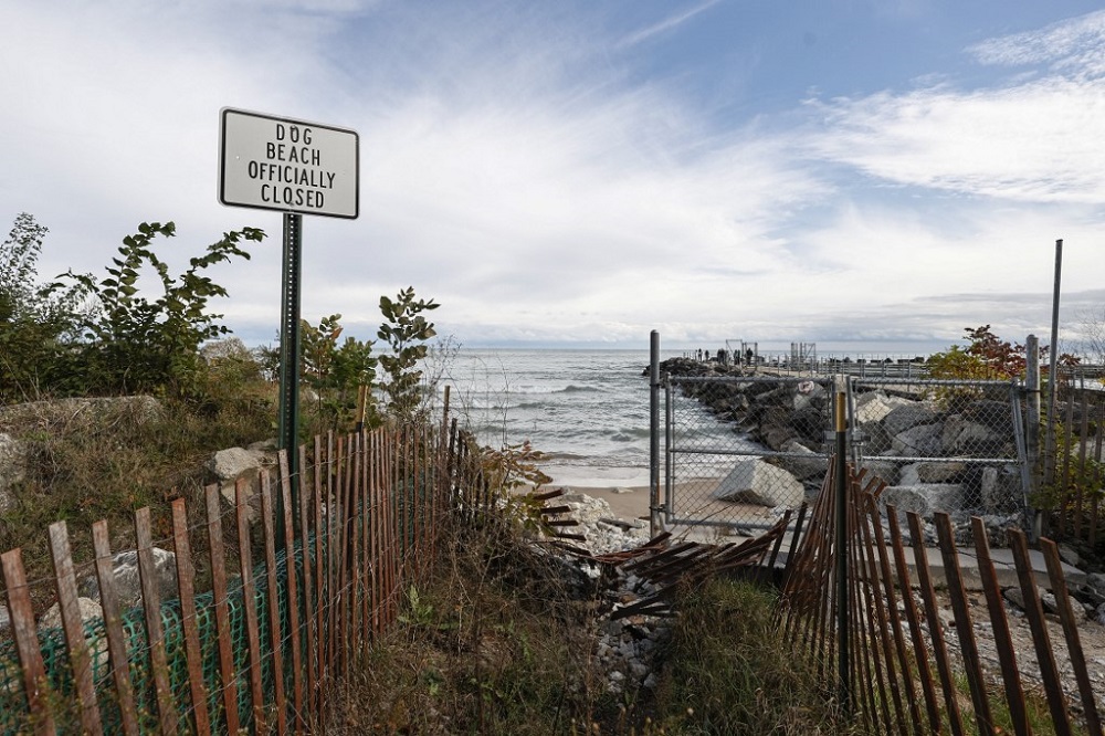 A shoreline that was once a dog beach is now gone and closed because of erosion on Lake Michigan, in Evanston, Illinois October 22, 2021. u00e2u20acu201d AFP pic