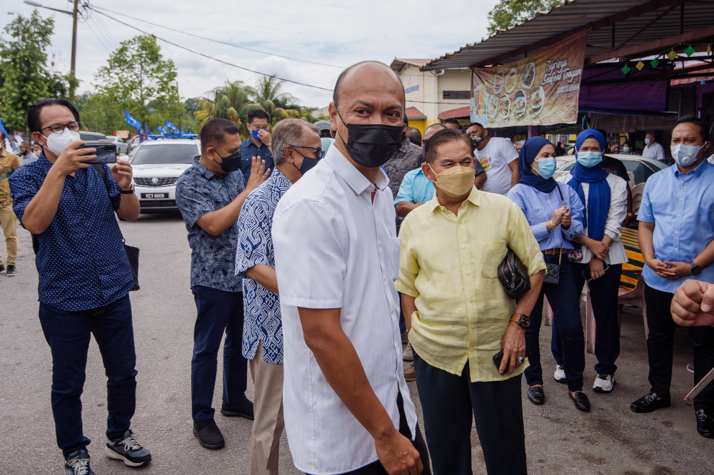 BN’s Asahan candidate Fairul Nizam is pictured during BN’s meet and greet session at Medan Selera Selandar in Selandar November 14, 2021. — Picture by Shafwan Zaidon