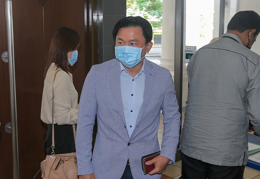 Tronoh Assemblyman Paul Yong arrives at Ipoh High Court November 16, 2021. u00e2u20acu201d Picture by Farhan Najib 