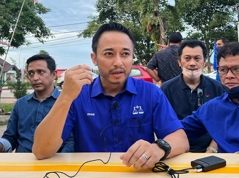 Barisan Nasionalu00e2u20acu2122s communication advisor Isham Jalil. u00e2u20acu201d Picture by Ben Tan