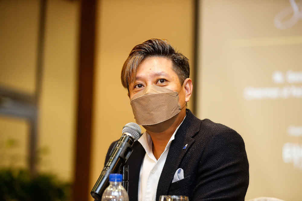 Elite Expo Sdn Bhd CEO Datuk Johnson Lim speaks to the press during the launch of Malaysian International Jewellery Fair at Jen Hotel, Penang November 18, 2021. — Picture by Sayuti Zainudin