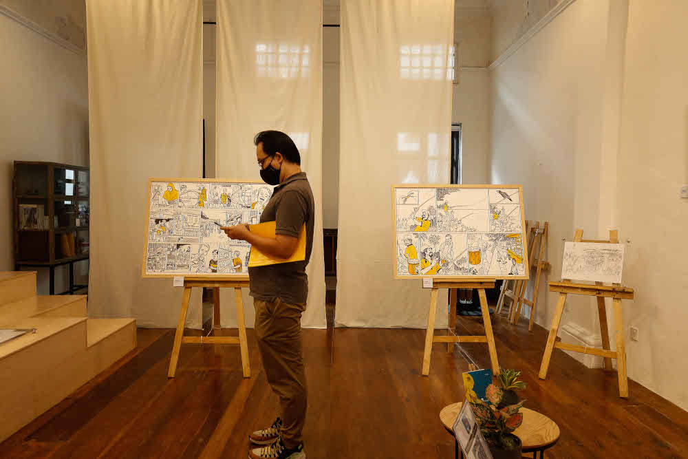 Lefty Julian showing his ‘Sama Sama George Town, A Multicultural Art Journey Exhibition’ in conjunction with the George Town Festival in Penang November 26, 2021. — Picture by Sayuti Zainudin