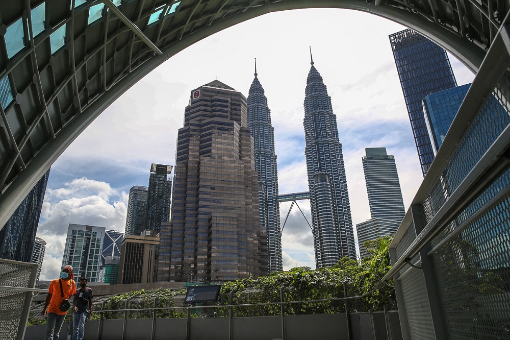 A generic view of the Petronas twin towers from the Saloma Link bridge in Kuala Lumpur November 29, 2021. u00e2u20acu201d Picture by Yusof Mat Isa