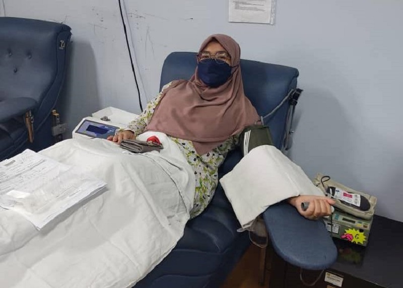 Terengganu woman with the rare Rhnull blood type at a donation drive. u00e2u20acu201c Picture via Facebook/dermadarahterengganukitenn
