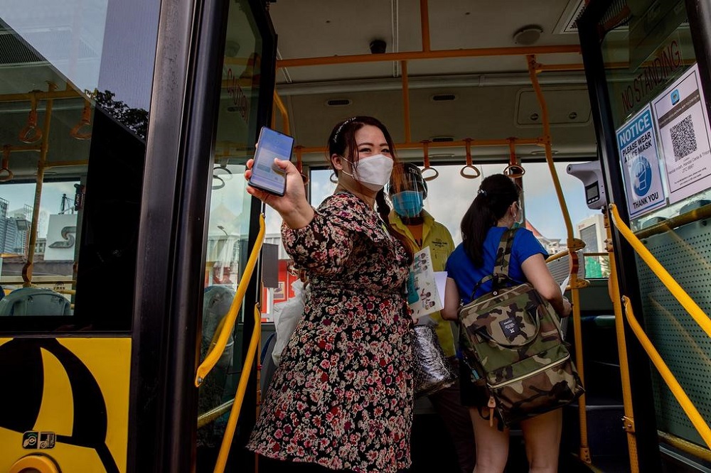 Passengers board the first VTL bus at Queen Street Bus Terminal to Malaysia on Nov 29, 2021. There was a delay in the arrival of the first buses from Larkin Sentral Bus Terminal. u00e2u20acu201d TODAY pic