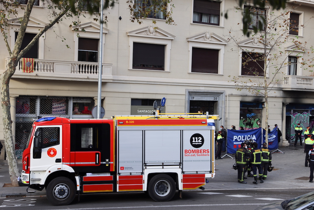 Firefighters and police stand in front of a burned building in Barcelona, Spain November 30, 2021. u00e2u20acu201d Reuters pic