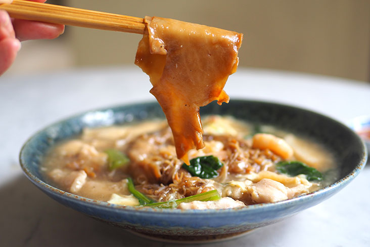 The highlight is 'tua pan' or the flat broad rice noodles