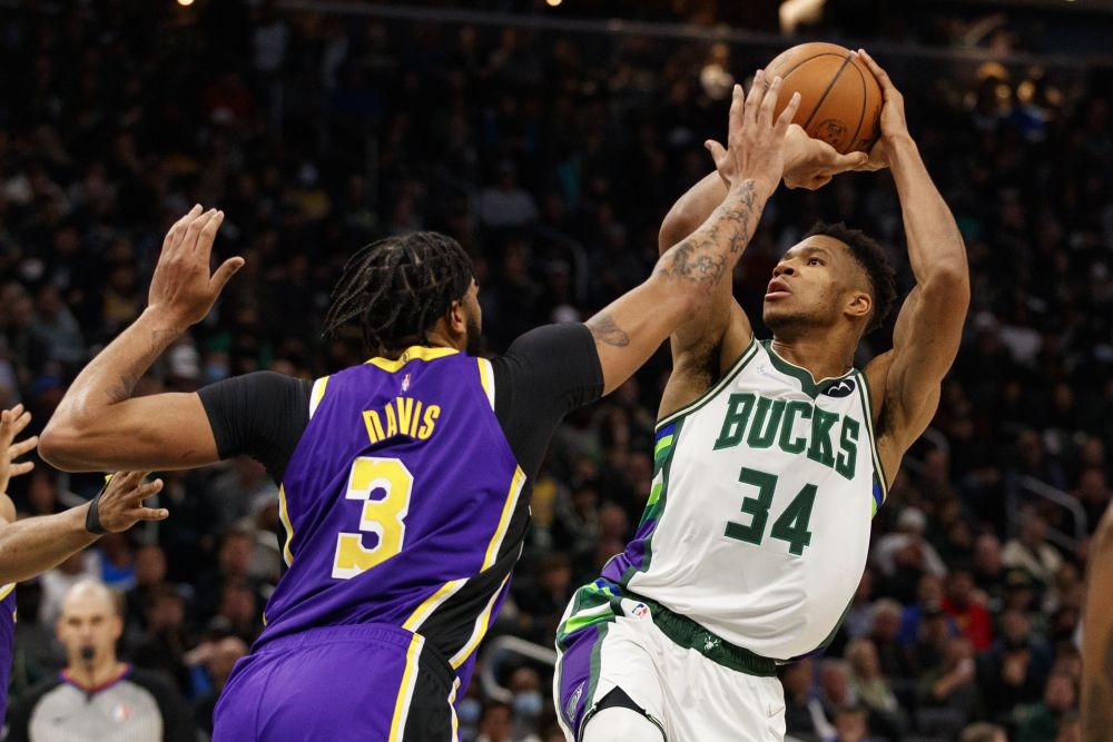 Milwaukee Bucks forward Giannis Antetokounmpo (34) shoots against Los Angeles Lakers forward Anthony Davis (3) during the third quarter at Fiserv Forum, Milwaukee November 17, 2021. u00e2u20acu201d Reuters picnn