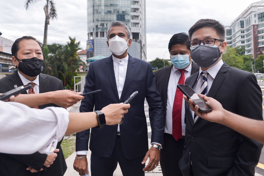 (From left) Constitutional Law Committee co-chair Andrew Khoo, Malaysian Bar president AG Kalidas, Human Rights Committee co-chairs Yohendra Nadarajah and New Sin Yew at the High Commission of the Republic of Singapore in Kuala Lumpur, November 2, 2021. u00e2