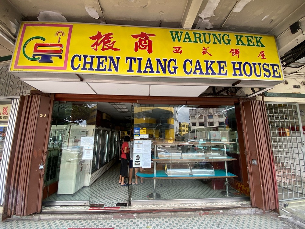 Located in the centre of Jalan Sungai Besi, Chen Tiang Cake House has been the spot for more than 30 types of vintage cakes and pastries since its establishment in 1961, with its exterior of old-fashioned wordings against a yellow signboard and an even older original signboard above it. — Bernama pic