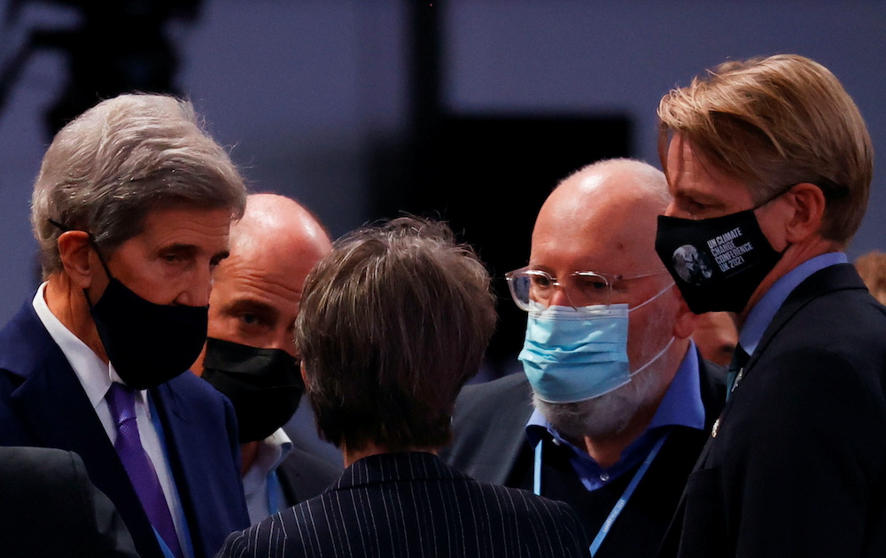 US climate envoy John Kerry and European Commissionu00e2u20acu2122s Vice President Frans Timmermans speak with delegates during the UN Climate Change Conference (COP26) in Glasgow, Scotland, Britain November 13, 2021. u00e2u20acu2022 Reuters pic
